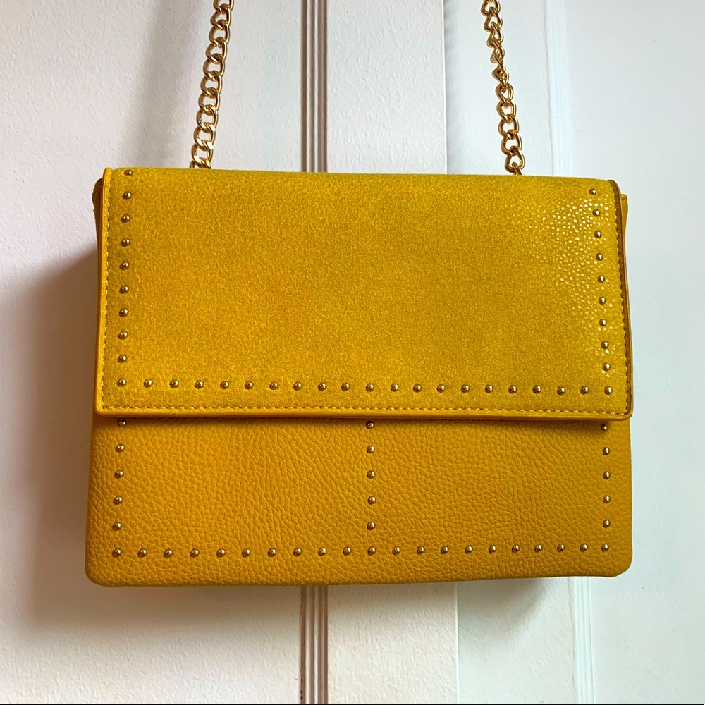 2 compartment yellow/gold crossbody with chain